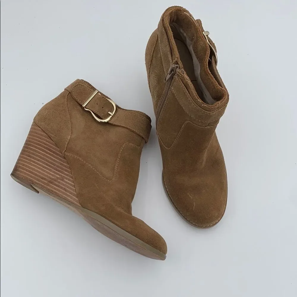 Sole Society Peytal Brown Suede Wedge Ankle Boots Womans size 9
